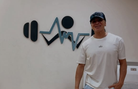 Flavio Mendoza en Funes: el famoso bailarín se aloja en la ciudad y entrenó en un reconocido gimnasio local